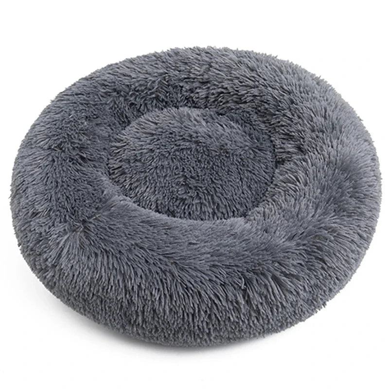 Dale a tu mascota un espacio suave y acogedor con la Cama Tipo Dona Linden™. Peluche suave, base antideslizante y tamaños de 40 a 100 cm para perros y gatos.