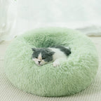 Dale a tu mascota un espacio suave y acogedor con la Cama Tipo Dona Linden™. Peluche suave, base antideslizante y tamaños de 40 a 100 cm para perros y gatos.