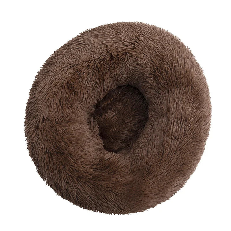 Dale a tu mascota un espacio suave y acogedor con la Cama Tipo Dona Linden™. Peluche suave, base antideslizante y tamaños de 40 a 100 cm para perros y gatos.