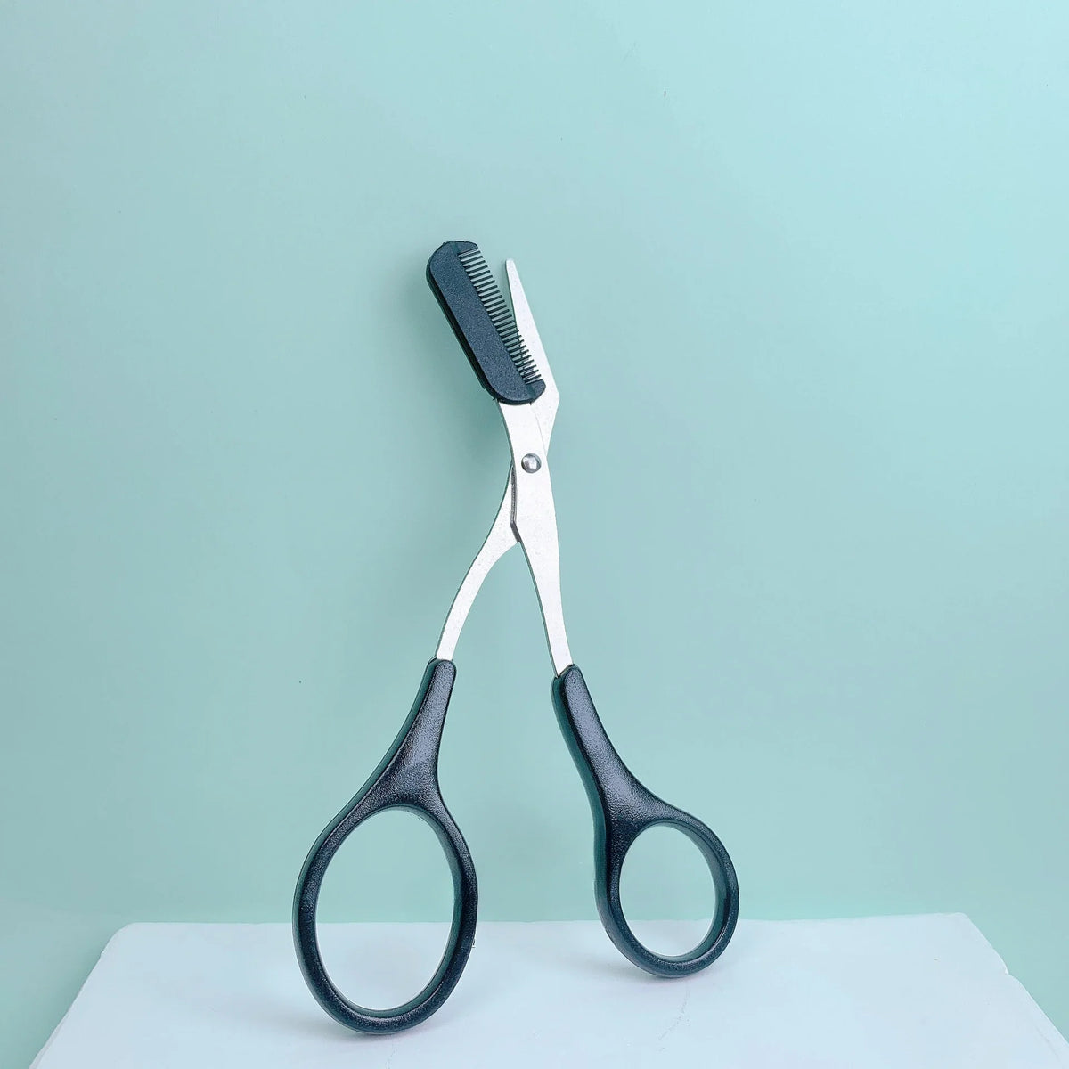 Tijeras para Cejas con Peine Integrado Linden
