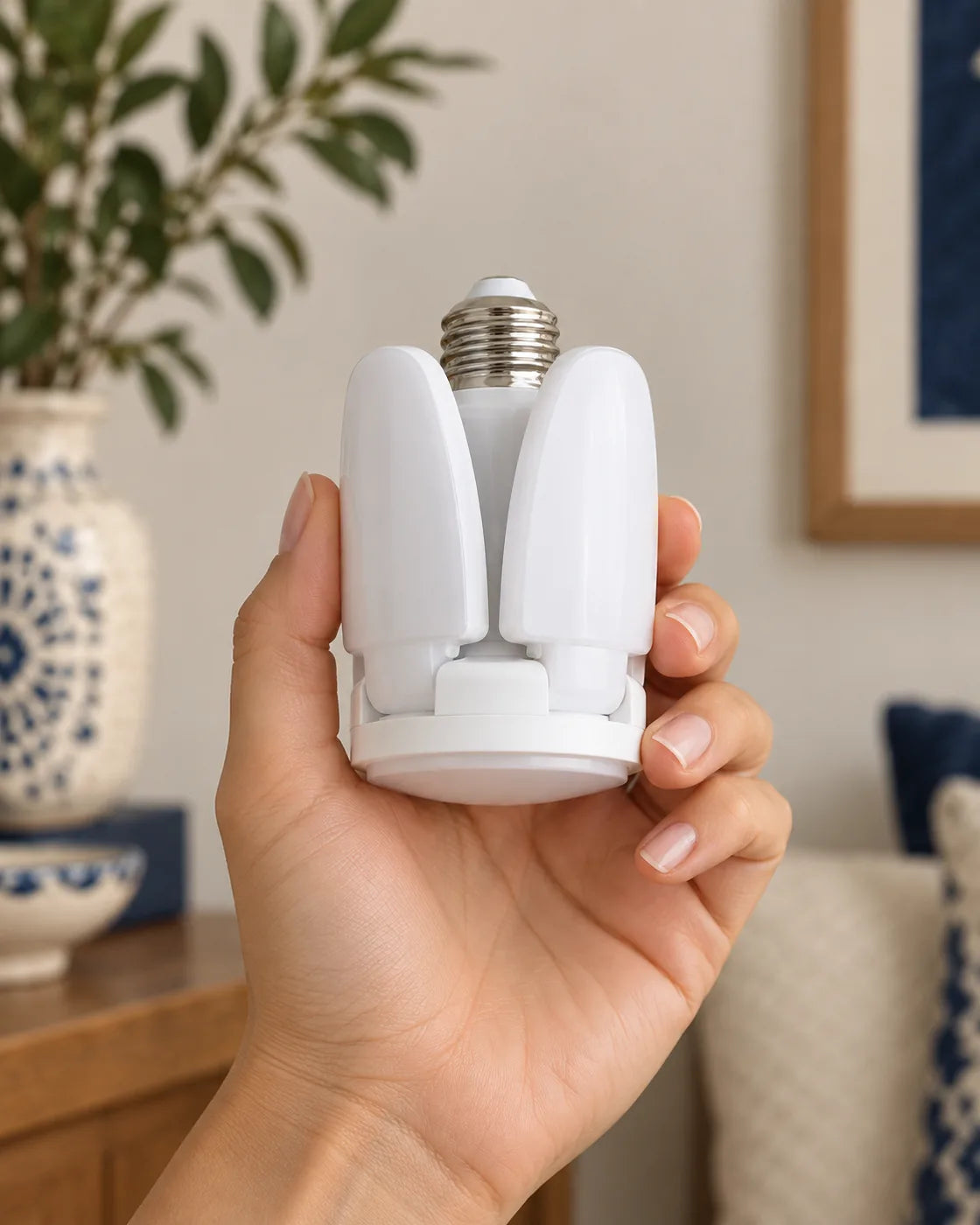 Foco LED Linden con los cuatro paneles plegados en su formato compacto.