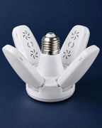 Detalle de la rosca E27 y el cuerpo del foco LED plegable Linden.