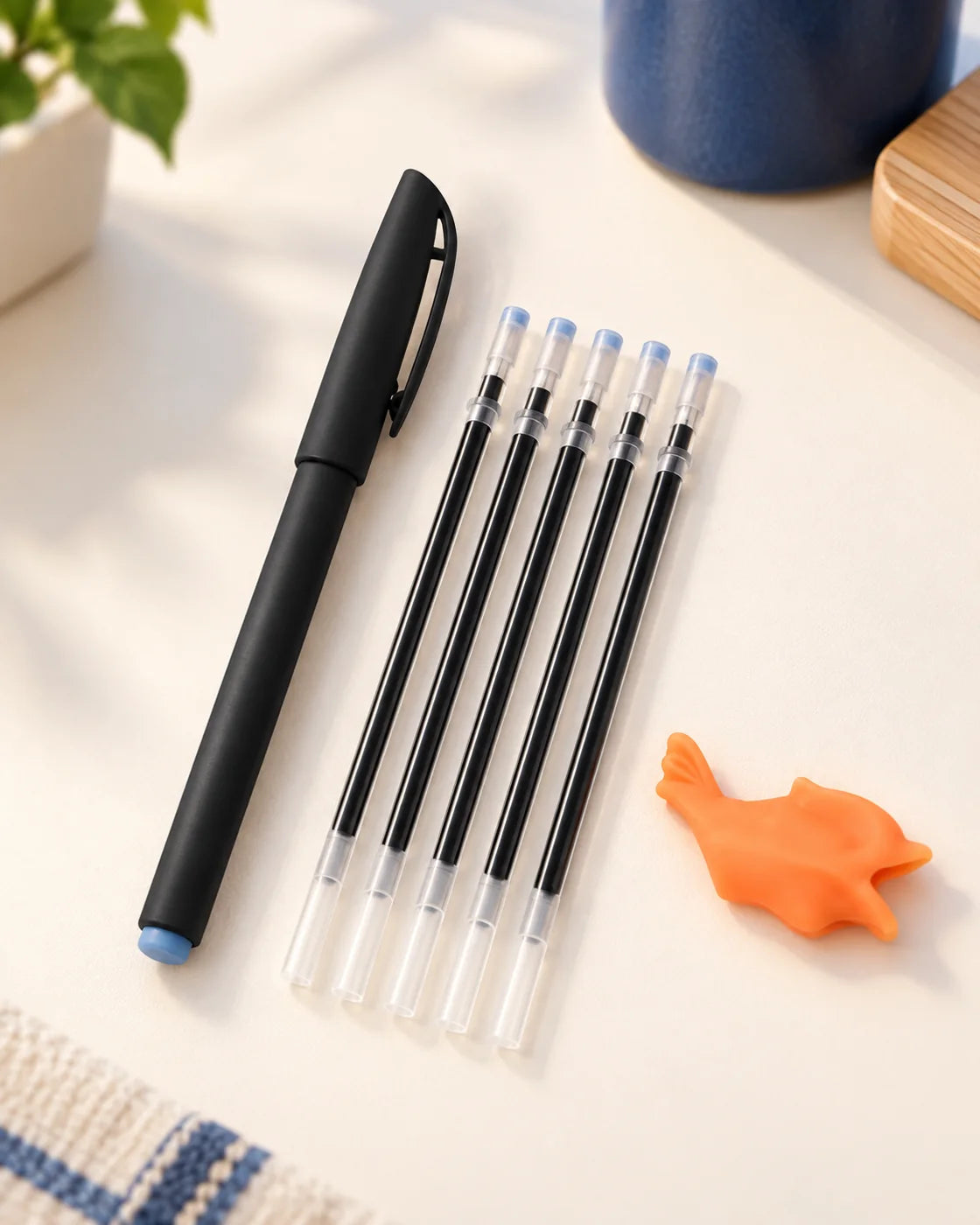 Opción Pluma + repuestos + sujetador con pluma, cinco repuestos y sujetador, sin cuadernos