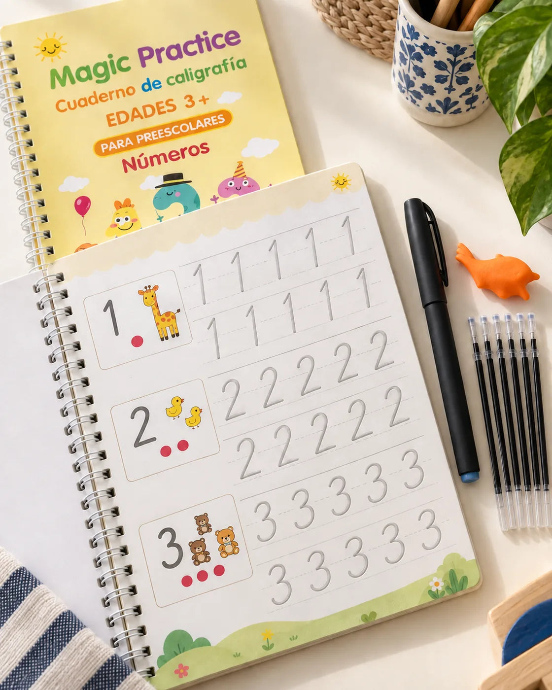 Cuaderno de números abierto sobre la mesa